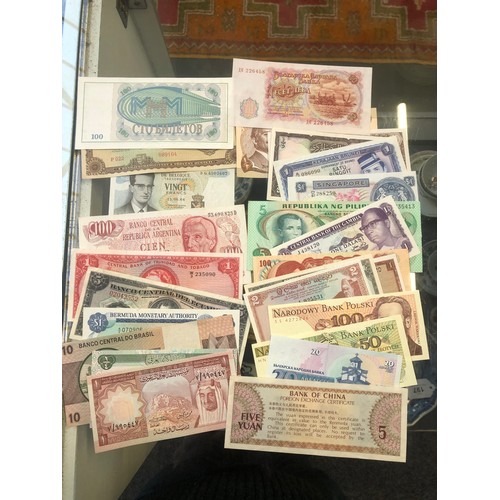 173 - A large quantity of World banknotes to include 500 Roubles 1912, Japan one thousand dollars, Burma, ... 