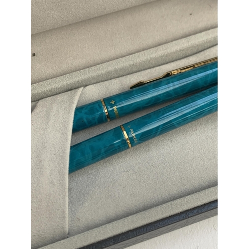 340 - A Parker ballpoint pen and matching mechanical pencil, both in turquoise, in Parker box