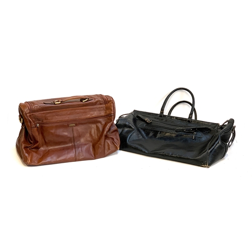 386 - A brown Hidesign leather bag, approx. 53cmW; together with a black leather Dericci holdall, approx 6... 