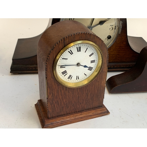 148 - Five early 20th century mantle clocks, one with enamel dial and crossbanded detail, together with tw... 