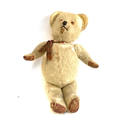 579 - A Steiff style teddybear with articulated limbs, 44cmL