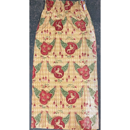 1559 - A small pair of lined curtains with swags and heraldic lion, 155cm drop x 160cm ungathered width