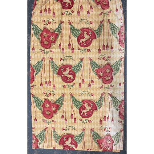 1559 - A small pair of lined curtains with swags and heraldic lion, 155cm drop x 160cm ungathered width