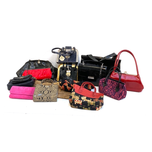 648 - A quantity of ladies handbags to include Liz Cox, Clark's, Jane Shilton, Hobo, Nine West, etc