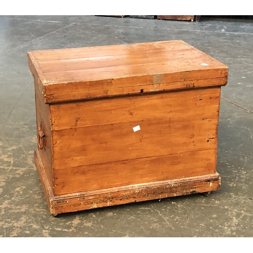 1284 - A scumble painted pine trunk/blanket box, 63x44x50cmH