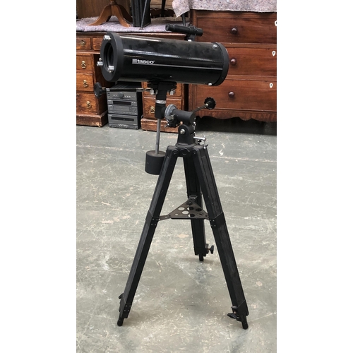 1290 - A Tasco telescope on tripod base