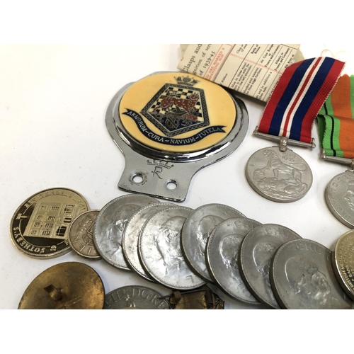 423 - A mixed lot to include WWII Defence Medal, War Medal, George VI coronation medals, George V silver j... 