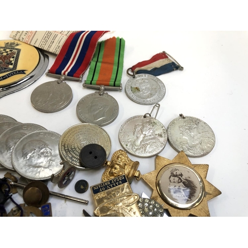 423 - A mixed lot to include WWII Defence Medal, War Medal, George VI coronation medals, George V silver j... 