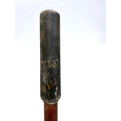 508 - A George IV painted turned wooden police truncheon, partial Latin motto, 44cmL