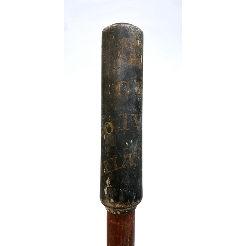 508 - A George IV painted turned wooden police truncheon, partial Latin motto, 44cmL