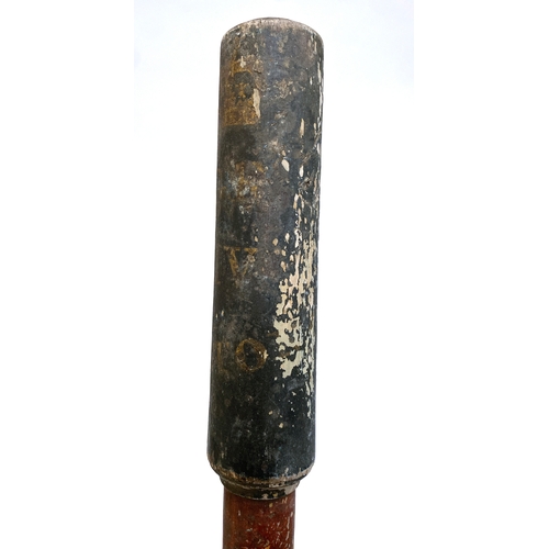 508 - A George IV painted turned wooden police truncheon, partial Latin motto, 44cmL