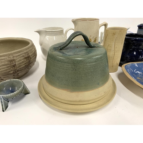 175 - A mixed lot of ceramics to include Mike Dowding studio pottery jug, 10.5cmH, studio pottery cheese c... 