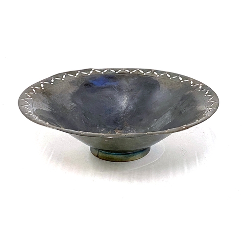 86 - A 20th century Japanese sterling silver circular bowl, marked Sterling, Asahi Shoten, with pierced r... 