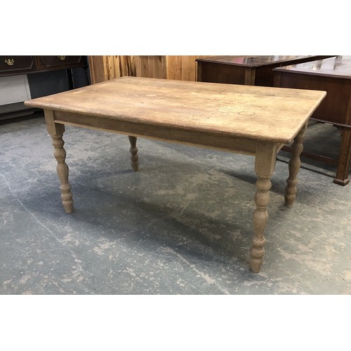 1568 - An oak kitchen table, on narrow turned legs, 153x99x77cm