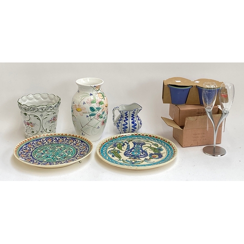 124 - A mixed lot to include Portuguese majolica chargers; Moet et Chandon champagne glasses with stand; p... 