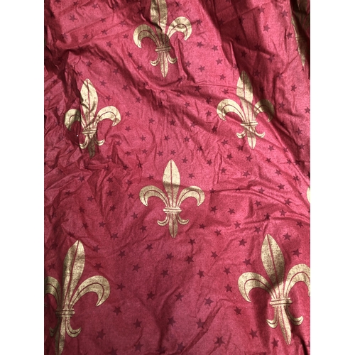 1038 - Five country house curtains in a fleur de lis print by Baer & Ingram, lined and interlined, approx. ... 