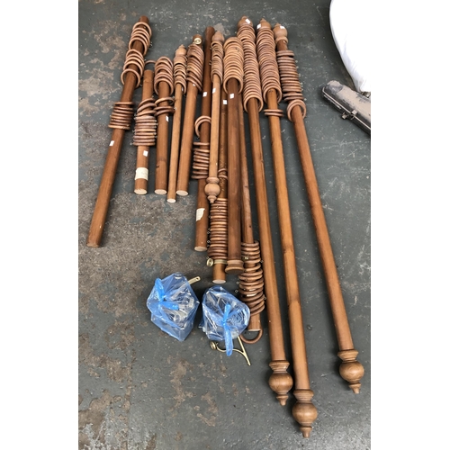 1067 - Three complete curtain poles, each 176cmL together with other curtain rail sections, with rings and ... 