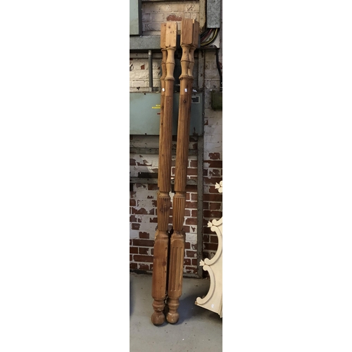 1082 - Four pine reeded posts for a bed, each 226cmH