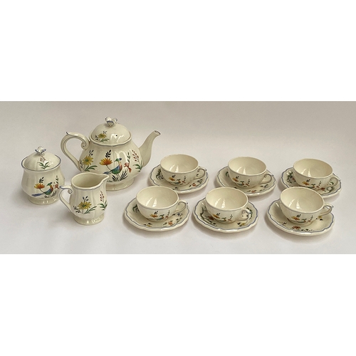 85 - A Gien of France 'Oiseaux de Paradis' tea set, comprising six teacups and saucers, teapot, milk jug ... 