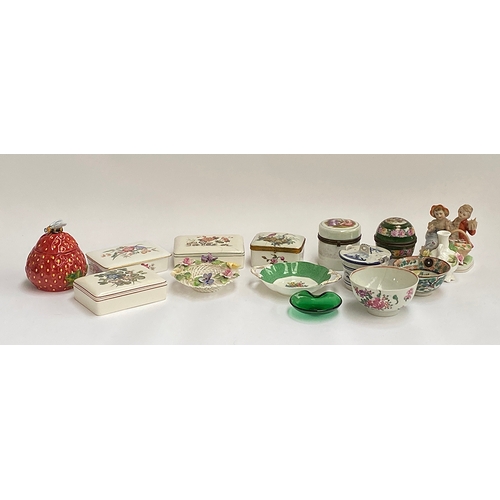 87 - A mixed lot of ceramics to include Wedgwood, Delft, 18th century bowl (af); Porcelaine de Paris trin... 