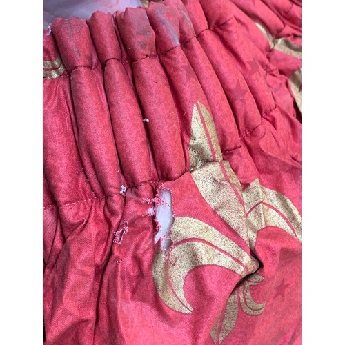 1038 - Five country house curtains in a fleur de lis print by Baer & Ingram, lined and interlined, approx. ... 