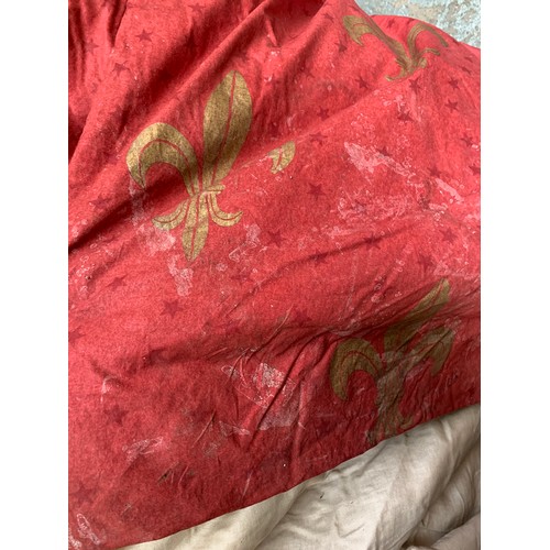 1038 - Five country house curtains in a fleur de lis print by Baer & Ingram, lined and interlined, approx. ... 