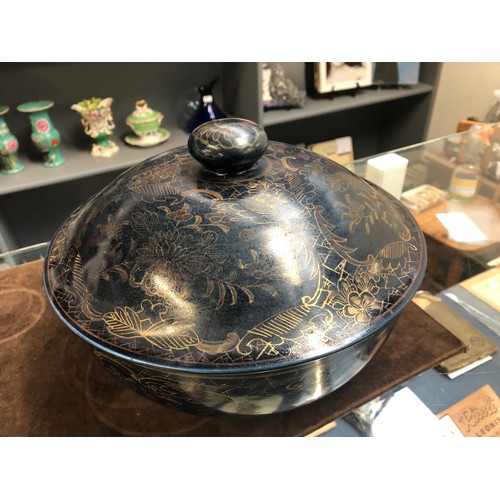 88 - A large Chinese porcelain bowl and cover, dark blue ground with gilt pattern, orange character marks... 