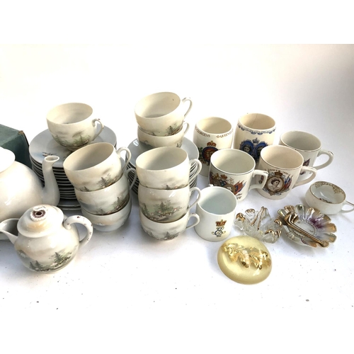 131 - A mixed lot of ceramics to include Beswick part Walt Disney Disneyland nursery tea set, boxed, Wade ... 