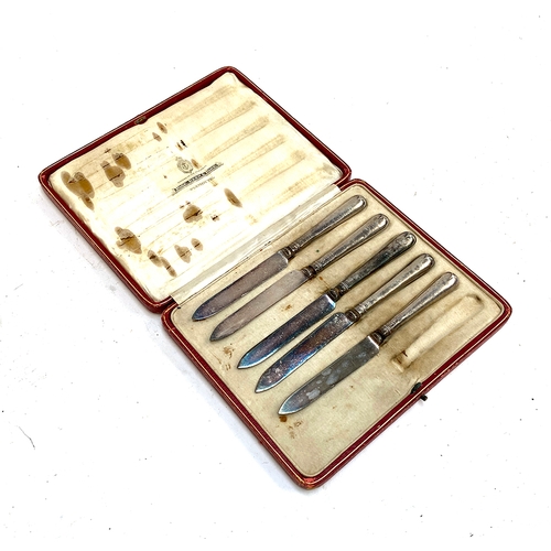 79 - A set of five silver handled butter knives, cased