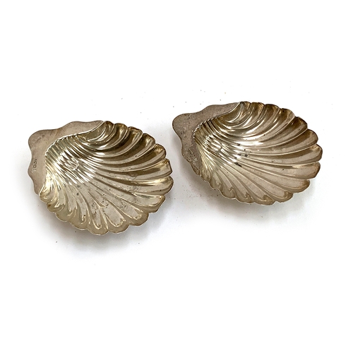 67 - A pair of Edwardian silver scallop shell pin dishes by James Deakin & Sons, Sheffield 1901, 3.6ozt