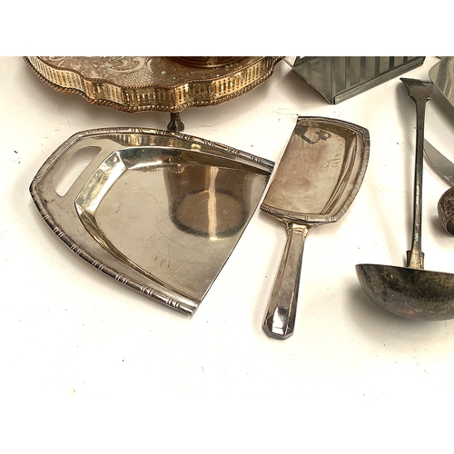 95 - A mixed lot to include silver plated items, crumb sweep, Aesthetic movement silver napkin ring; Spon... 