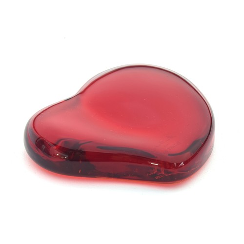 207 - An Elsa Peretti for Tiffany red glass heart paperweight, 10cmW