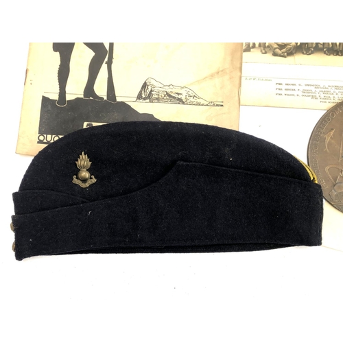 230 - A WWI death penny plaque for George Valentine Standen, together with a Royal Artillery side cap, Sap... 