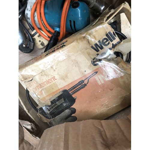 1116 - A mixed box of hand drills and electric drills