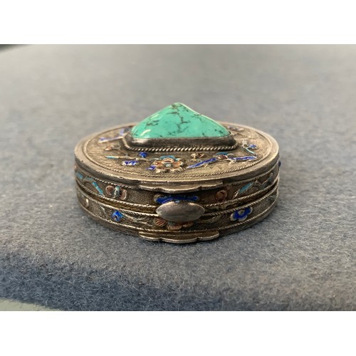 82 - An early 20th century Chinese export silver and enamel pill box set with a central turquoise stone, ... 