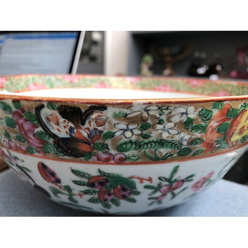 178 - A 19th century Chinese famille rose porcelain bowl, 21cmD