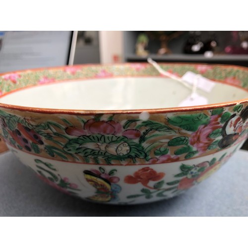 178 - A 19th century Chinese famille rose porcelain bowl, 21cmD