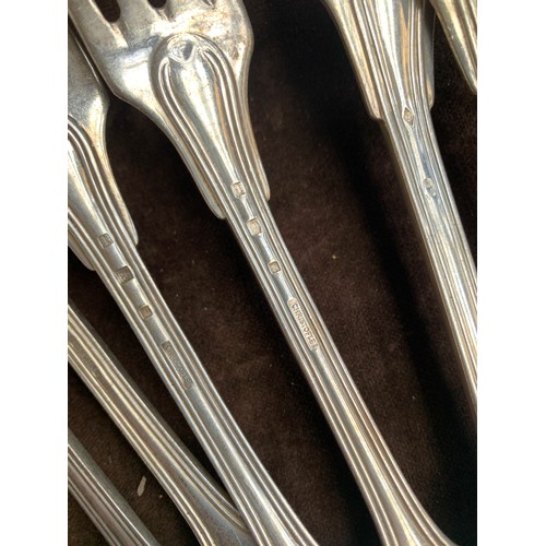 92 - A mixed lot of mostly plated flatware, to include Christofle spoons (5) and forks (4)