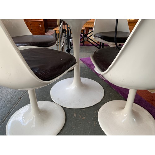 708 - A white Knoll Eero Saarinen 'Tulip' style circular dining table with white formica top, 121cm diamet... 