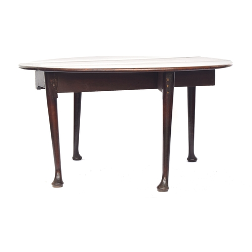 859 - A George II mahogany oval gateleg table, of good proportions, on tapering legs with pad feet, 138cm ... 