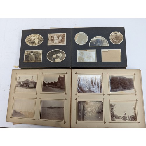 419 - A quantity of late 19th/early 20th century photographs, to include coastal holiday scenes and family... 