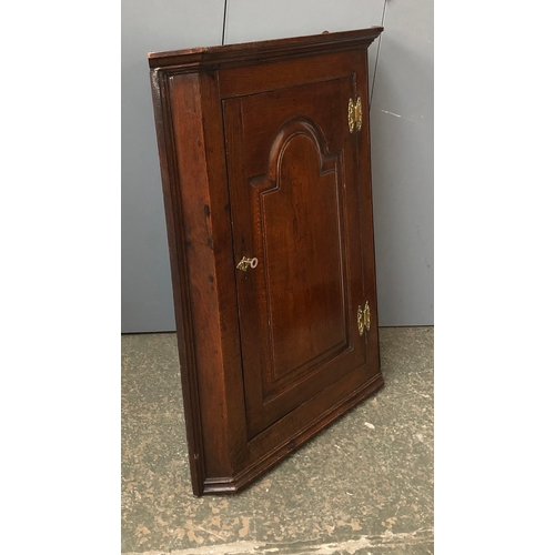 729 - A George III oak corner cupboard, with domed panel door, 80x96cmH