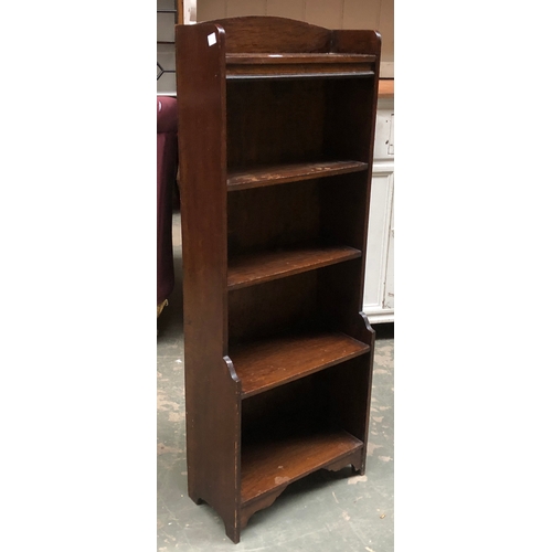 932 - A small oak bookcase, 41cmW 107cmH