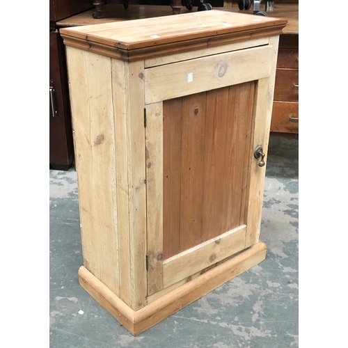 912 - A small pine cupboard with single door, opening to three shelves, 61x31.5x88cmH