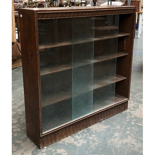 962 - A glass fronted bookcase, 107cmW