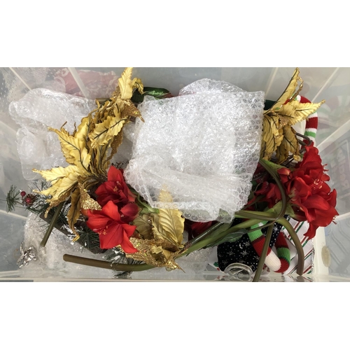 462 - A large quantity of Christmas decorations, to include metal Christmas tree, tinsels, wreathes, baubl... 