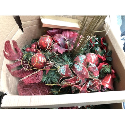 462 - A large quantity of Christmas decorations, to include metal Christmas tree, tinsels, wreathes, baubl... 