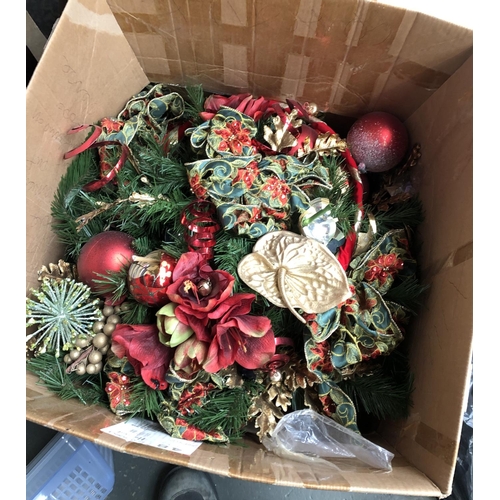 462 - A large quantity of Christmas decorations, to include metal Christmas tree, tinsels, wreathes, baubl... 