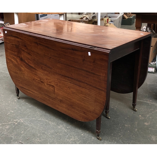 992 - A George III mahogany drop leaf table, having six legs, 115x62x72cmH, when extended approx. 175cmL