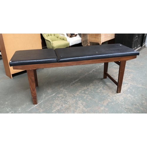 752 - A mid century style therapists bench, 181x61x70cmH